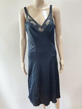Vintage Vanity Fair black Slip Dress Lace Sweetheart Neckline SZ 34